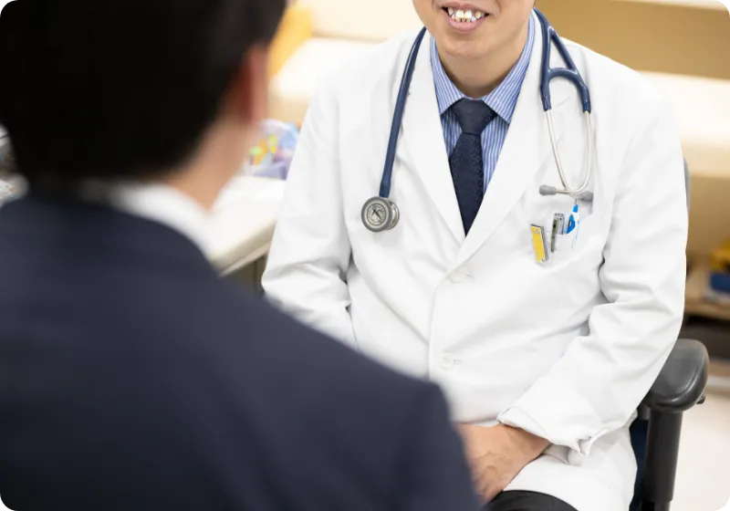 男性職員と医院の先生