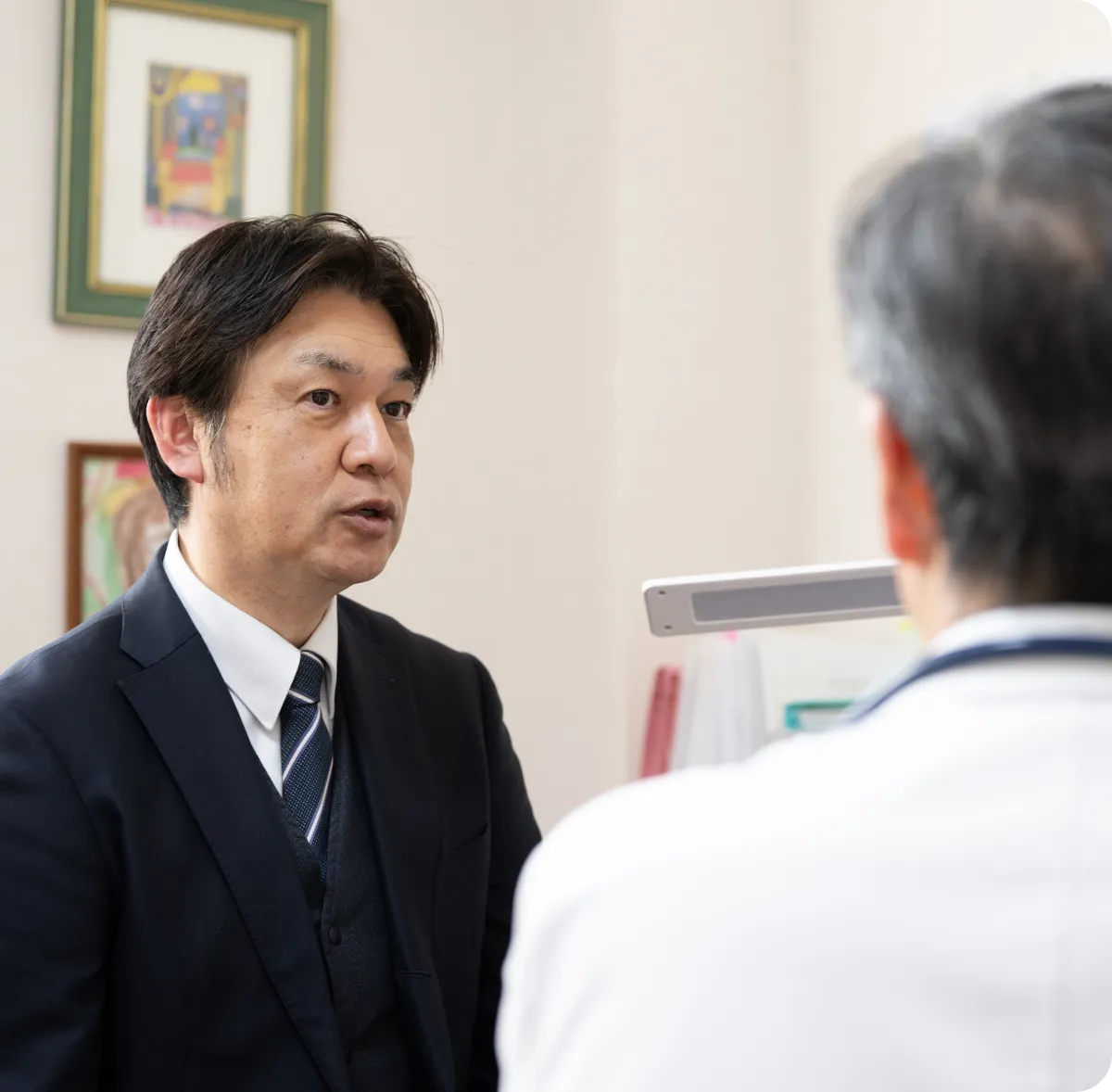 男性職員と医院の先生