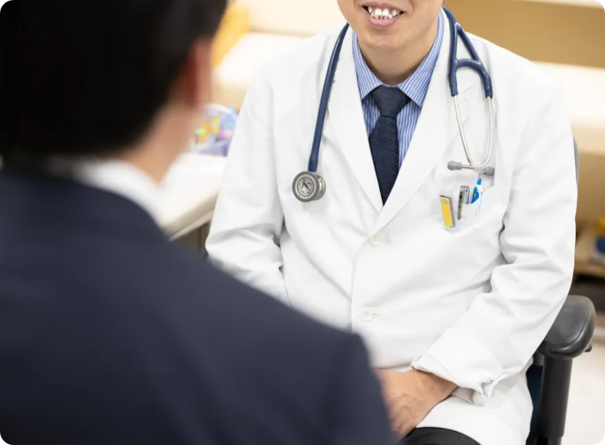男性職員と医院の先生